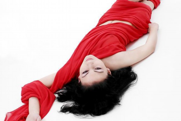 I sleep in your bed, but men and women don't kiss each other. It's not good. I'd better sleep outside, Lu Rou said